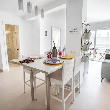 Apartment New Fantastic Location 2 Bed, 2 Bath 150m From The Beach, Central *