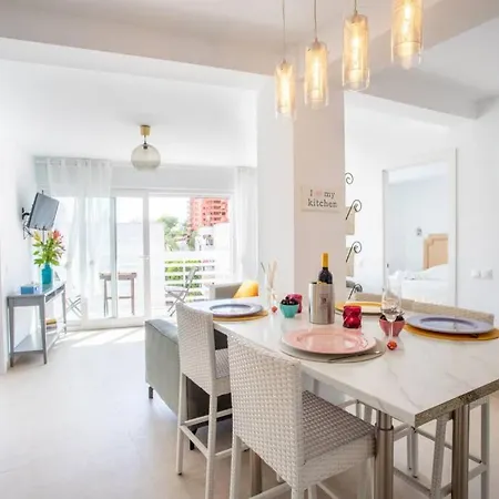 Apartment New Fantastic Location 2 Bed, 2 Bath 150m From The Beach, Central