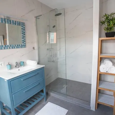 New Fantastic Location 2 Bed, 2 Bath 150m From The Beach, Central * Estepona