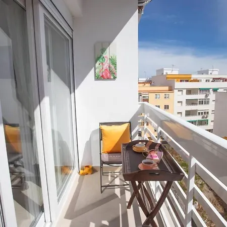 New Fantastic Location 2 Bed, 2 Bath 150m From The Beach, Central *