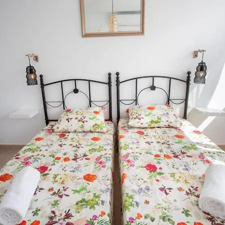 Apartment New Fantastic Location 2 Bed, 2 Bath 150m From The Beach, Central