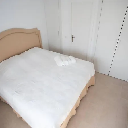 New Fantastic Location 2 Bed, 2 Bath 150m From The Beach, Central *