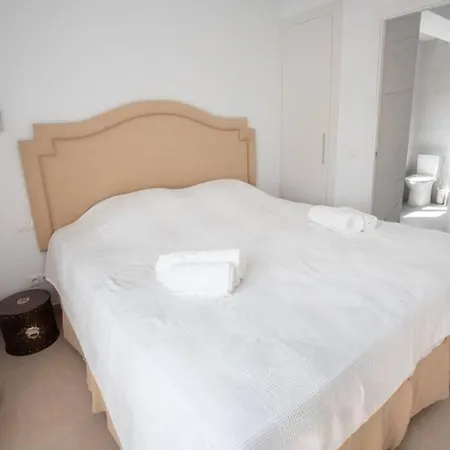 New Fantastic Location 2 Bed, 2 Bath 150m From The Beach, Central * Estepona