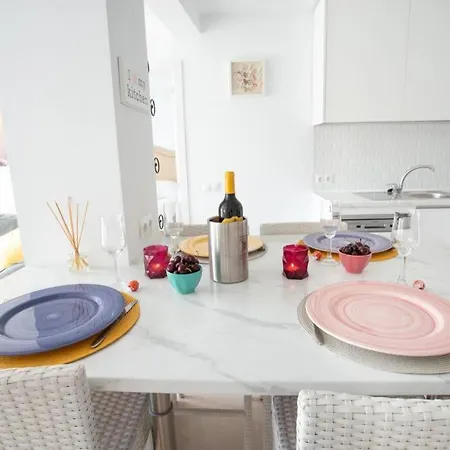 Apartment New Fantastic Location 2 Bed, 2 Bath 150m From The Beach, Central