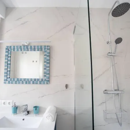 New Fantastic Location 2 Bed, 2 Bath 150m From The Beach, Central * Estepona